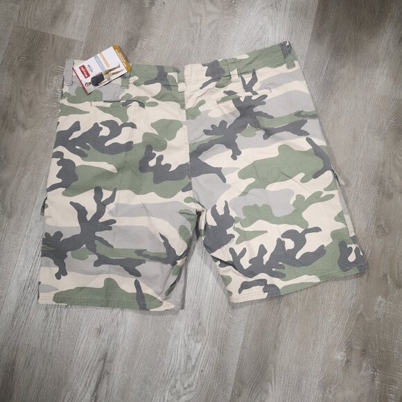 NWT Wrangler 5 Star Premium Epic Soft Men's Size 44 Relaxed Fit Camo Shorts - Picture 5 of 13